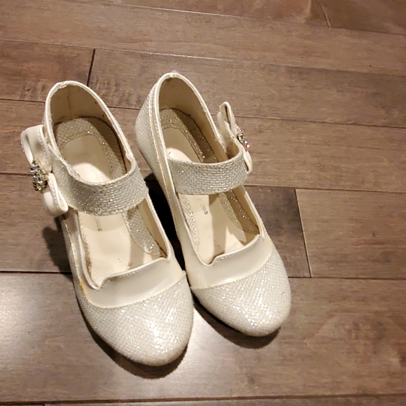 Formal girls shoes - Picture 1 of 3
